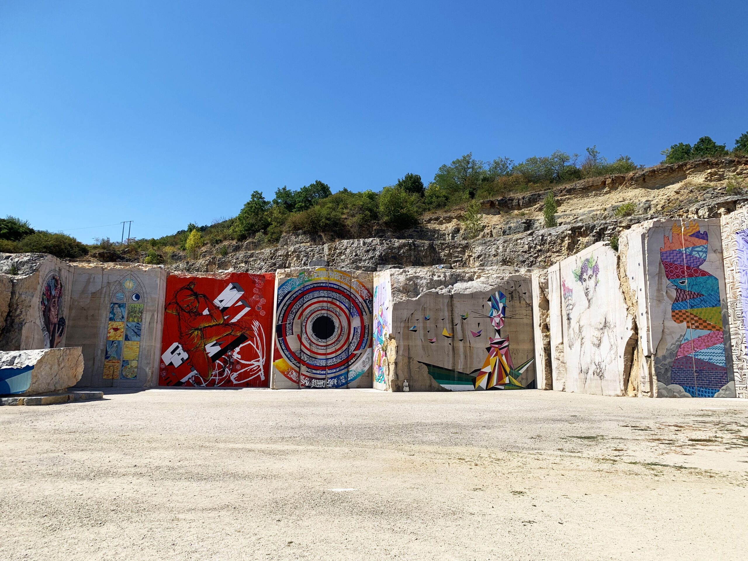 La Karrière de Villars-Fontaine, entre street-art et vestiges du passé