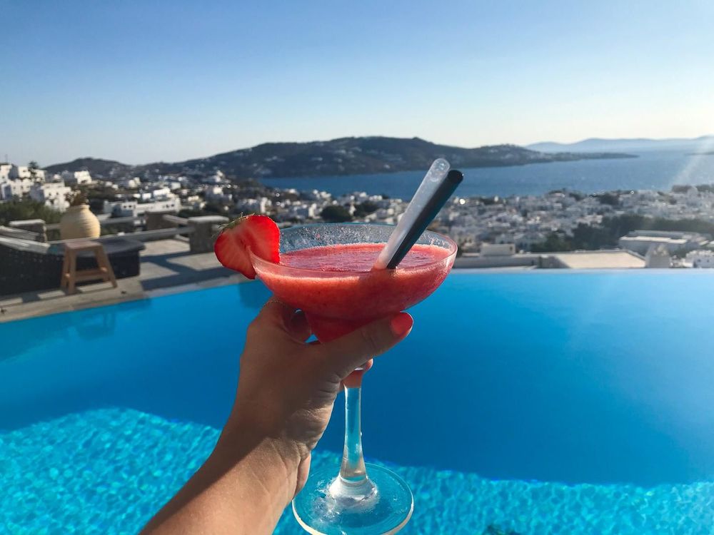 piscine cocktail Mykonos Grèce rooftop