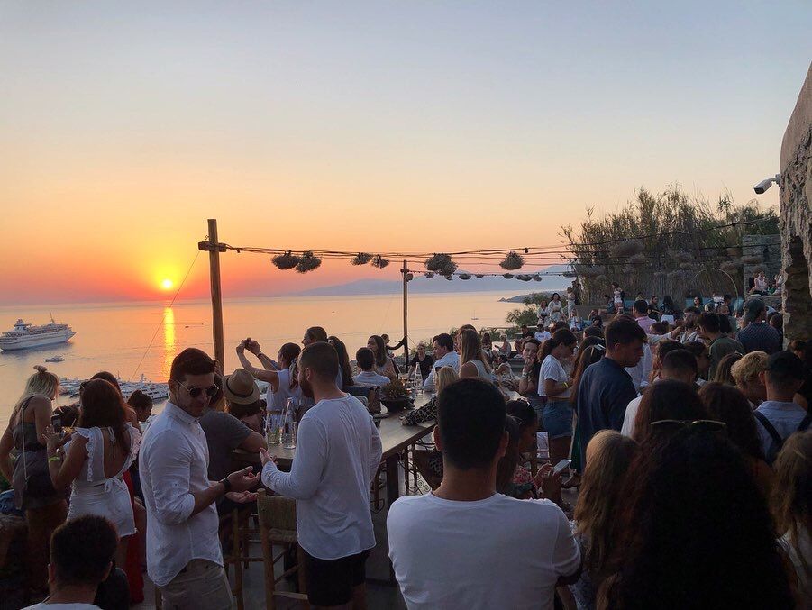 Mykonos Grèce coucher de soleil bar