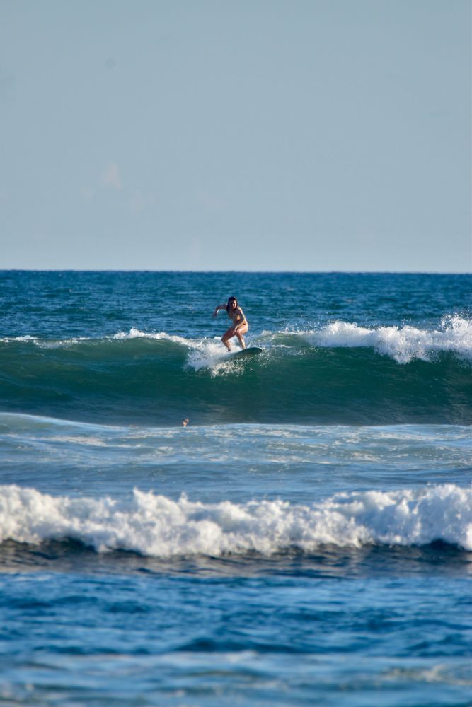 Surf sur la plage de Canggu à Bali