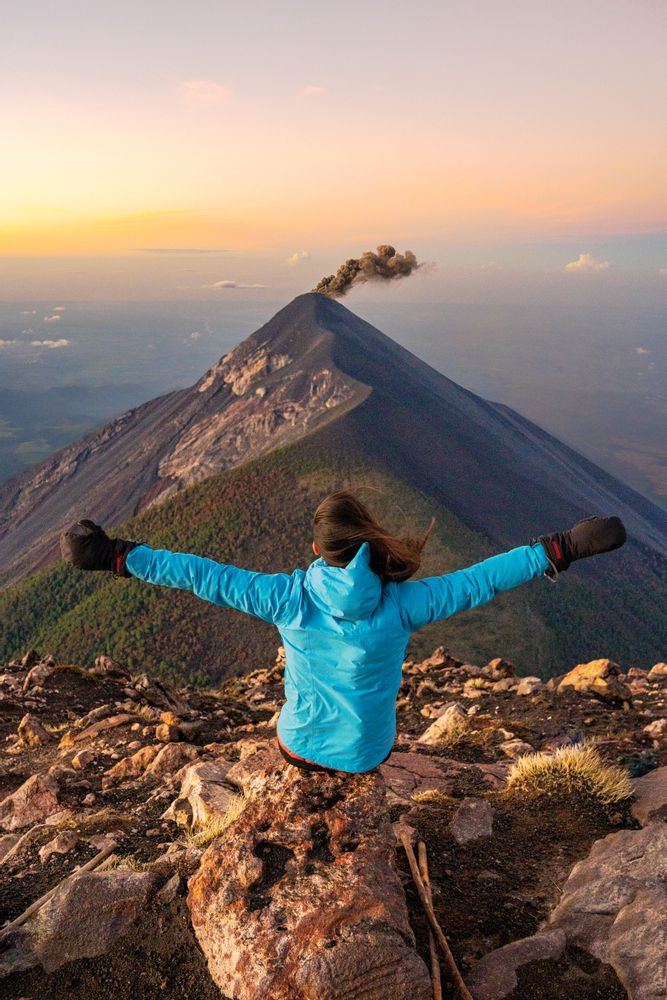 Ascension du volcan Acatenango El Fuego Guatemala vhiking tours