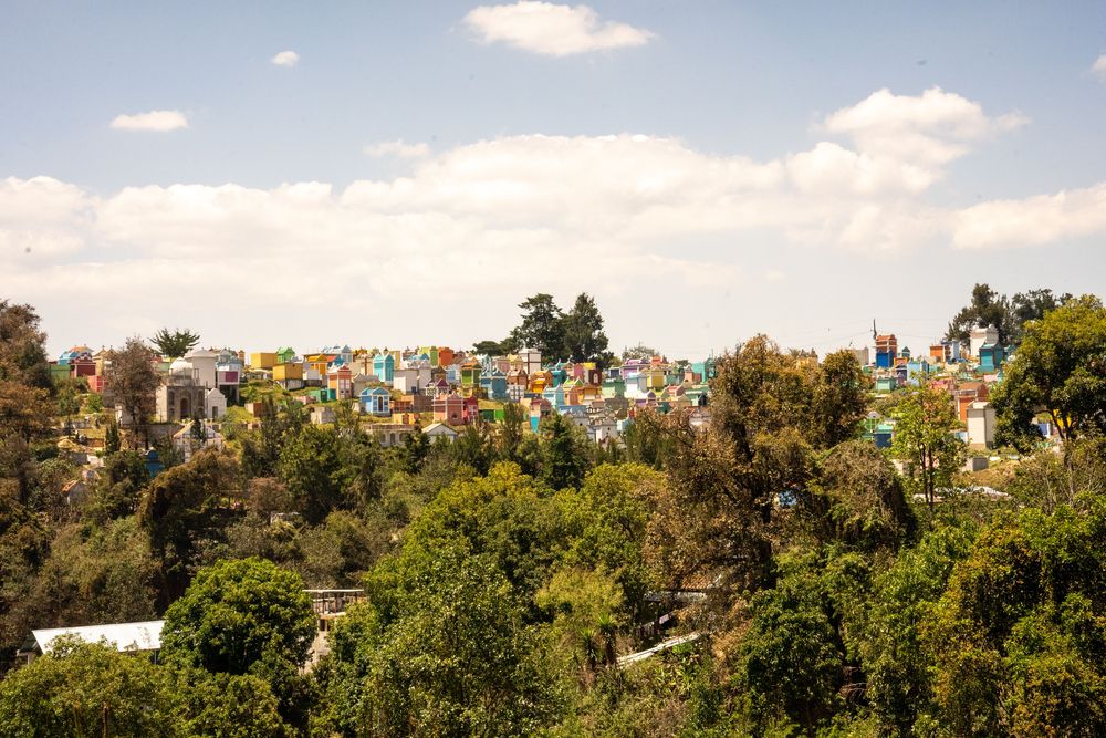 mirador Cimetière de Chichicastenango tombes colorées Guatemala