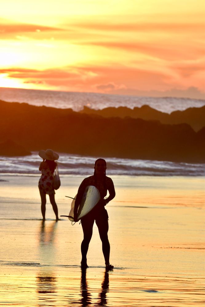 Surf sur la plage de Canggu à Bali