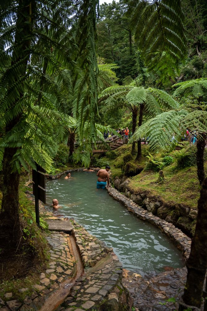 Thermes naturelles chauds de Caldeira Velha Sao Miguel Açores