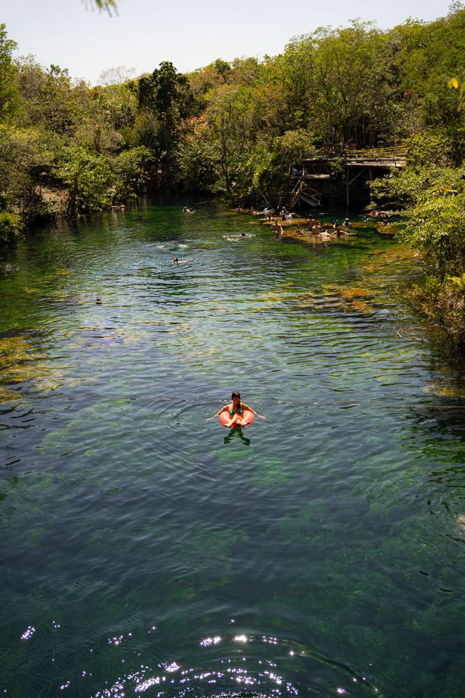 Cenote Playa del Carmen Mexique Yucatan bouée rose