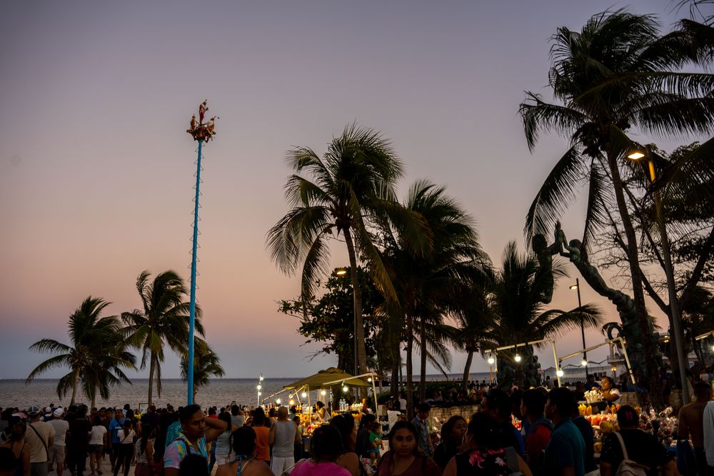 Rue animée Playa del Carmen mexique