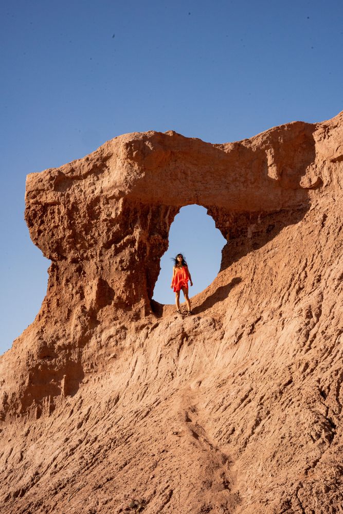 Falaise avec un trou dans la roche Que faire autour de Salta Nord de l'Argentine ? Itinéraire, road-trip, paysages - boucle sud