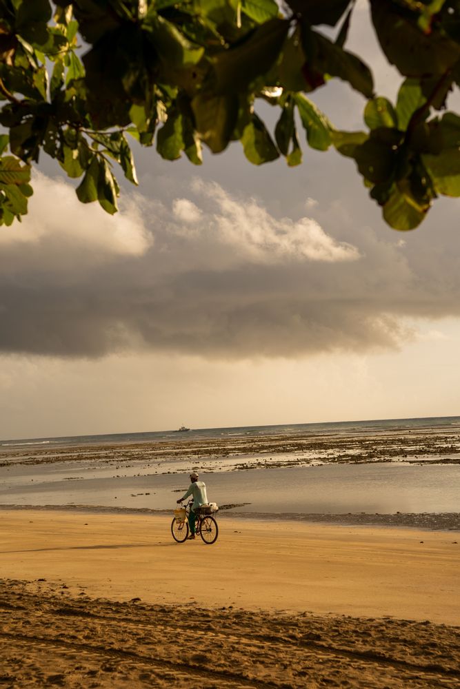Vélo sur la plage Tinharé Morro de Sao Paulo Brésil