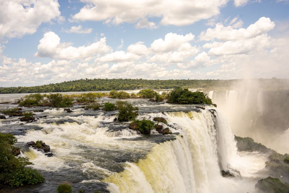 Chutes d'Iguazu cascades Brésil Argentine