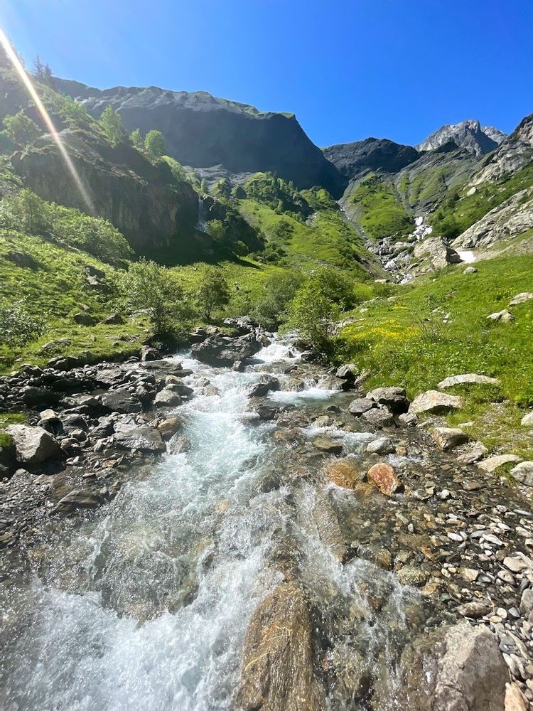 Rivière Cascade Randonnée lac de la Muzelle lac du Lauvitel