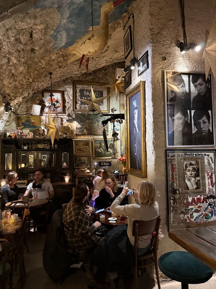 Où boire un verre à Cracovie et écouter de la musique live ? Piwnica Pod Baranami