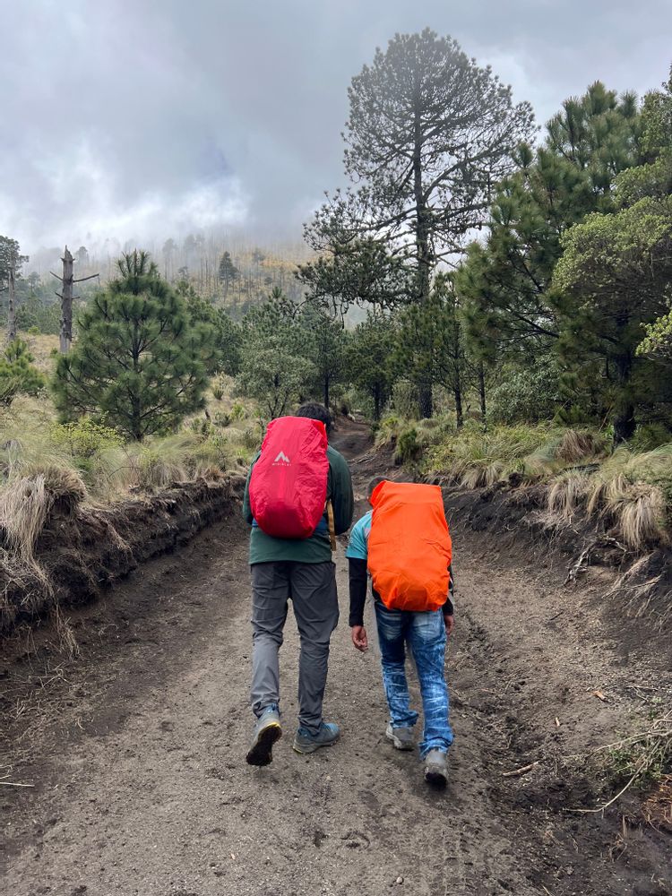 Ascension du volcan Acatenengo El Fuego Guatemala vhiking tours