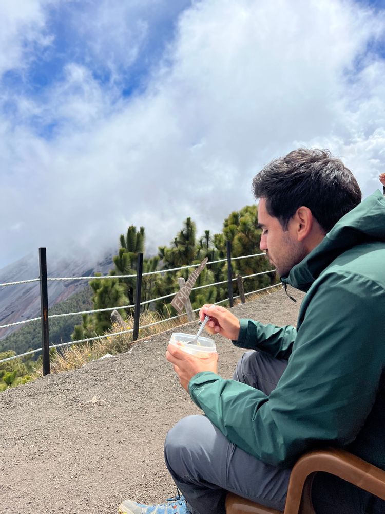 Ascension du volcan Acatenango El Fuego Guatemala vhiking tours