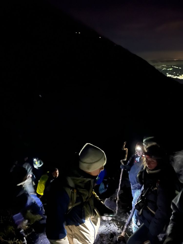 Ascension du volcan Acatenengo El Fuego Guatemala de nuit Vhiking tours