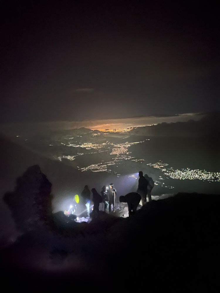 Ascension du volcan Acatenengo El Fuego Guatemala Vhiking tours 
