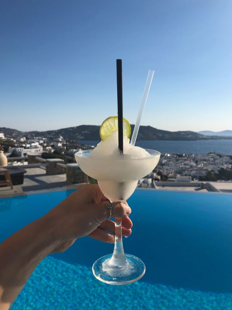 cocktail mykonos rooftop piscine