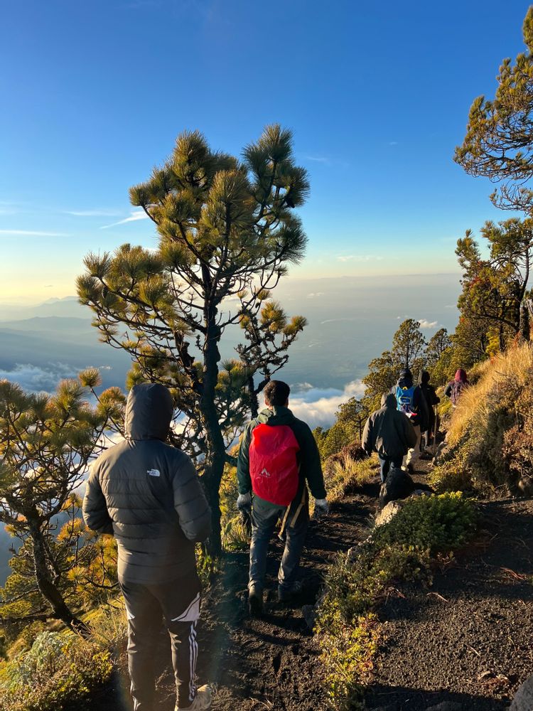 Ascension du volcan Acatenengo El Fuego Guatemala Vhiking tours 