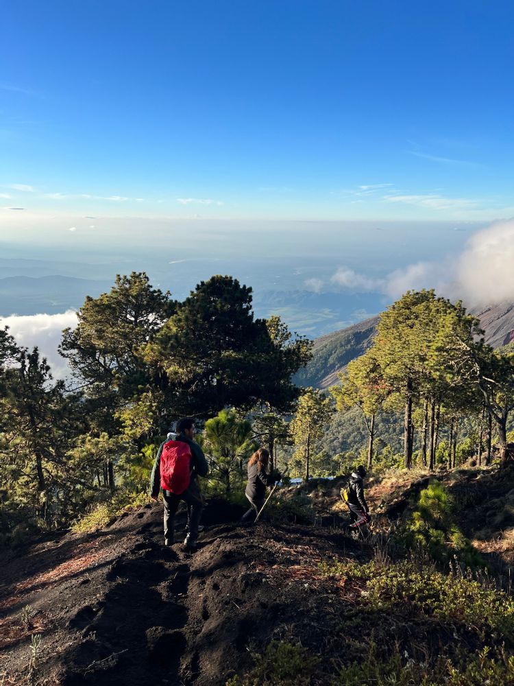 Ascension du volcan Acatenengo El Fuego Guatemala Vhiking tours 