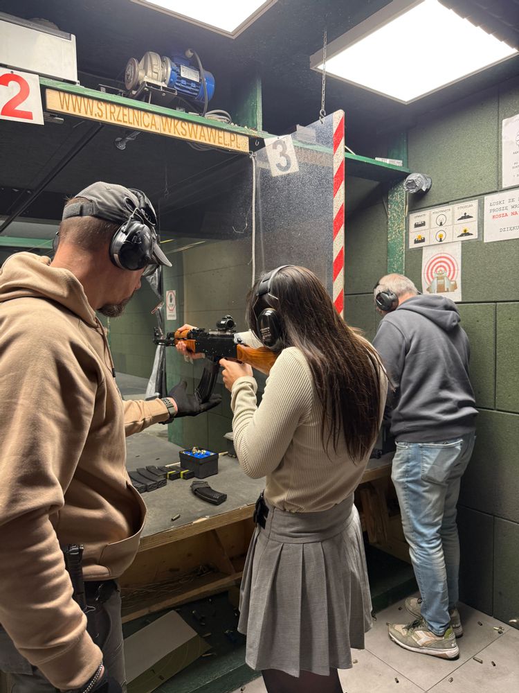 kalashnikov stand de tir Cracovie Pologne