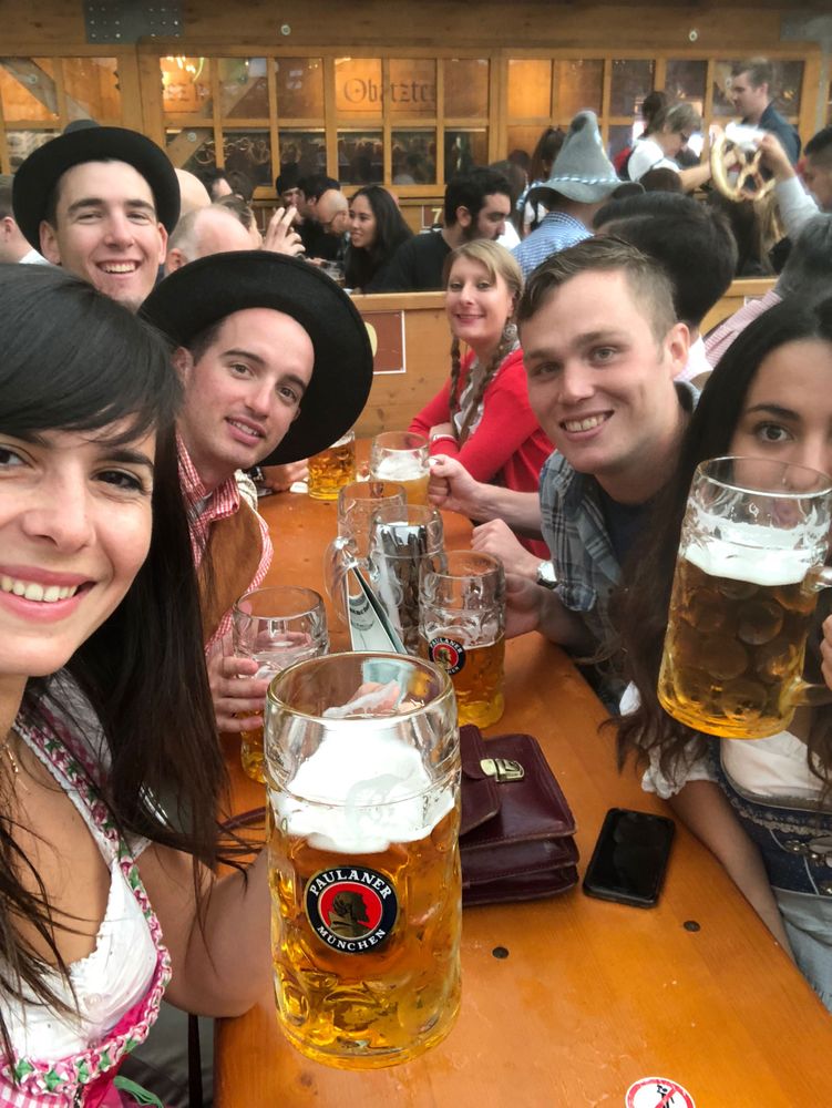 friends oktoberfest fun 