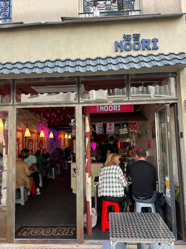 Noori restaurant Paris décor