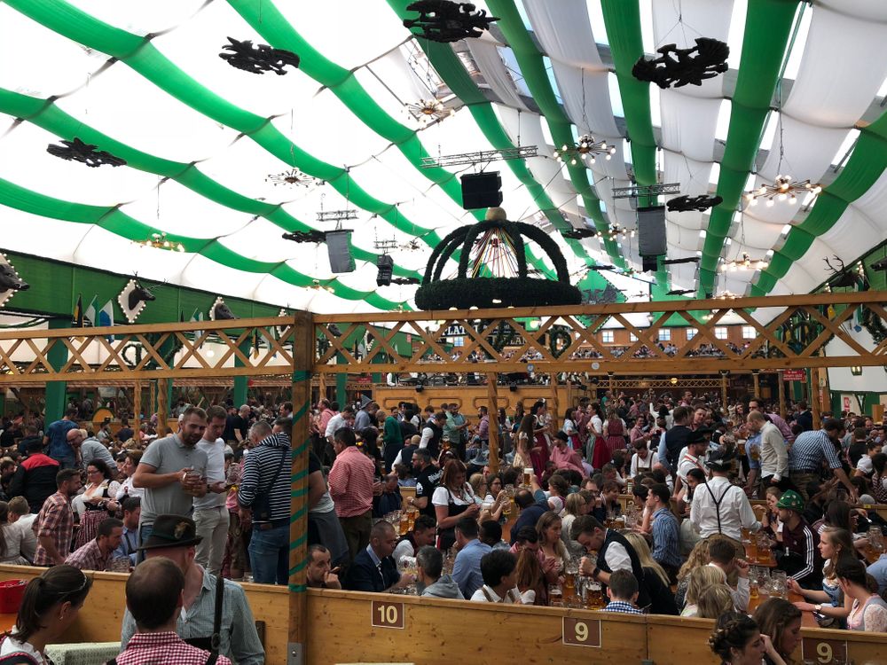 oktoberfest clairexplore tente munich