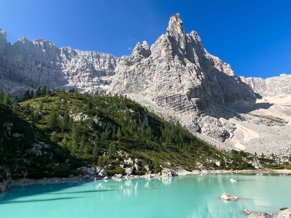 Lago di Sorapis dolomites itinéraire d'une semaine dans les dolomites Italie