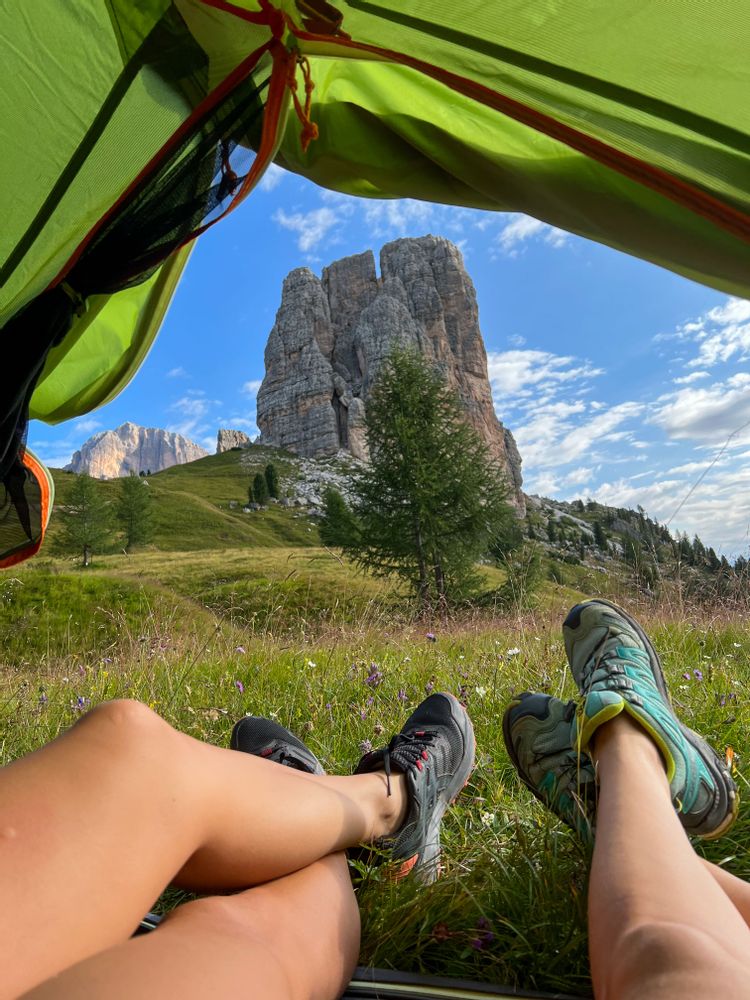 Cinque Torri dolomites Italie tente