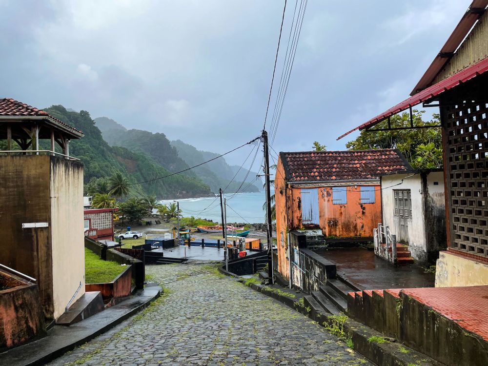 Départ au village de Grand'Rivière, à la pointe Nord de l'île
