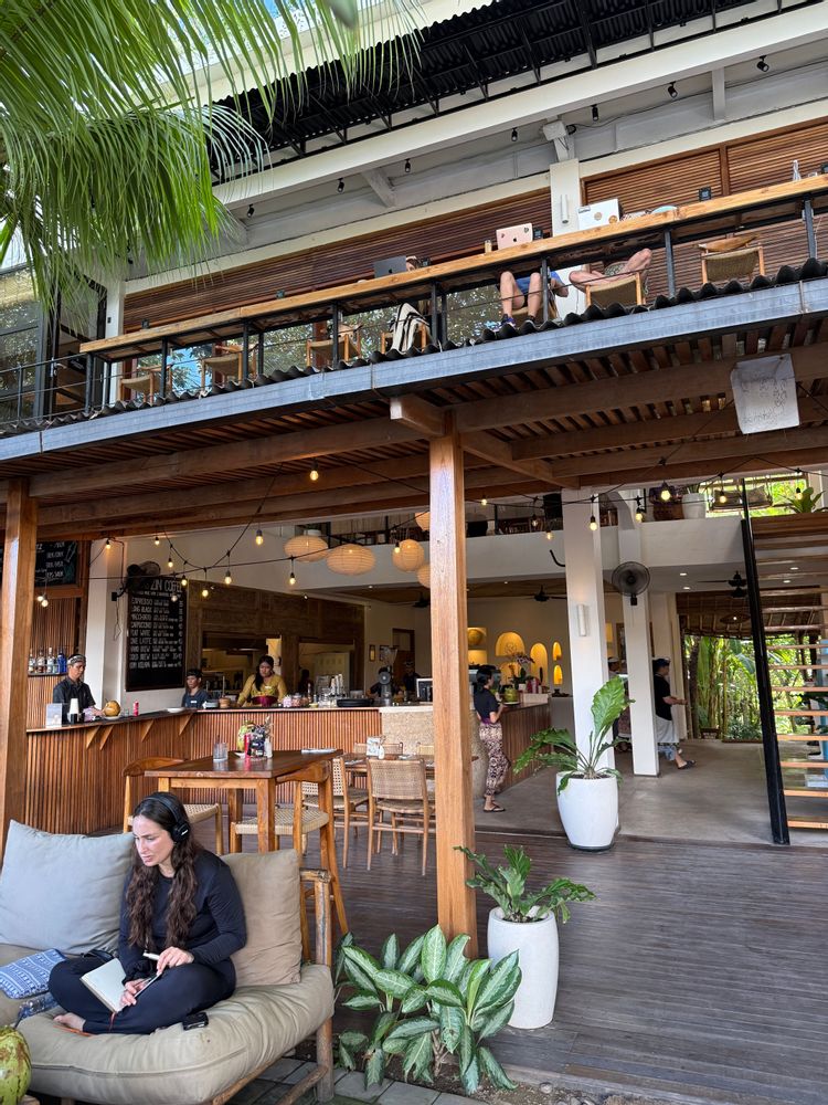 B-work co-working Café Canggu Bali