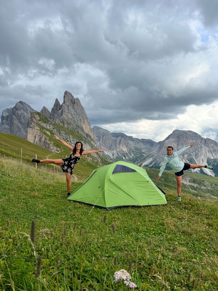 bivouac tente Seceda Dolomites Italie