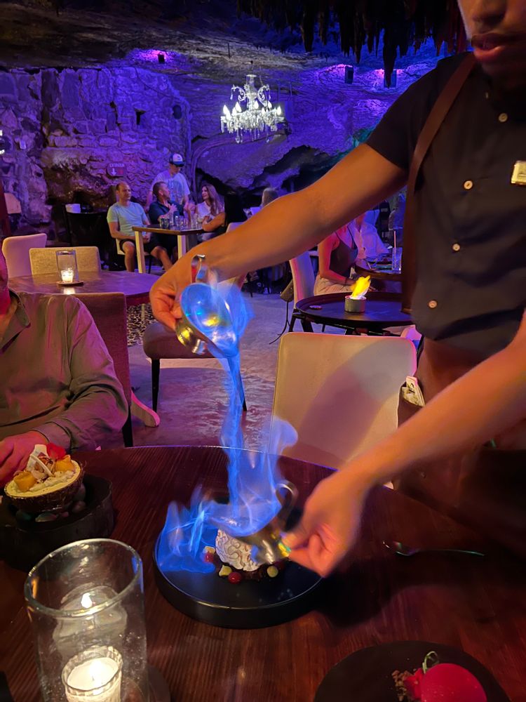 Restaurant dans un cenote à Playa del carmen Mexique