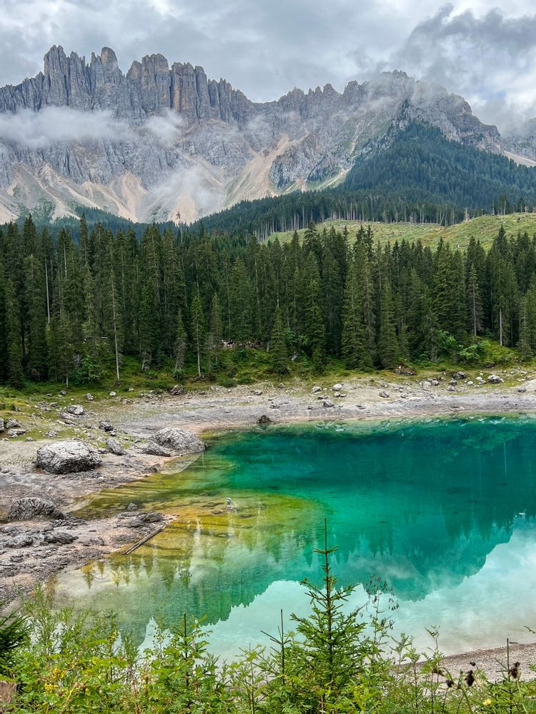 lago di carezza Dolomites Italie