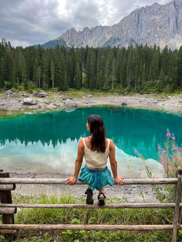 lago di carezza dolomites italie