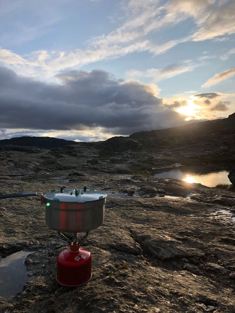lever de soleil trolltunga réchaud
