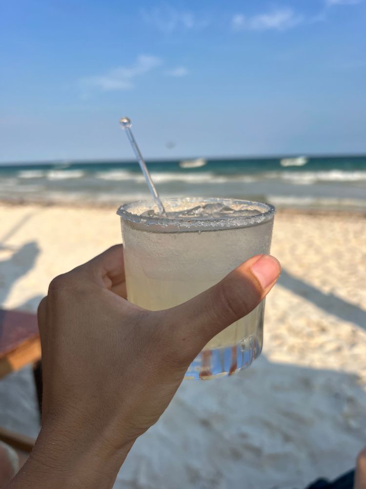 cocktail margarita sur la plage au mexique yucatan playa del carmen