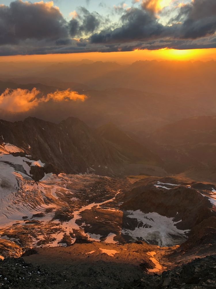 Refuge du Goûter coucher de soleil Mont Blanc