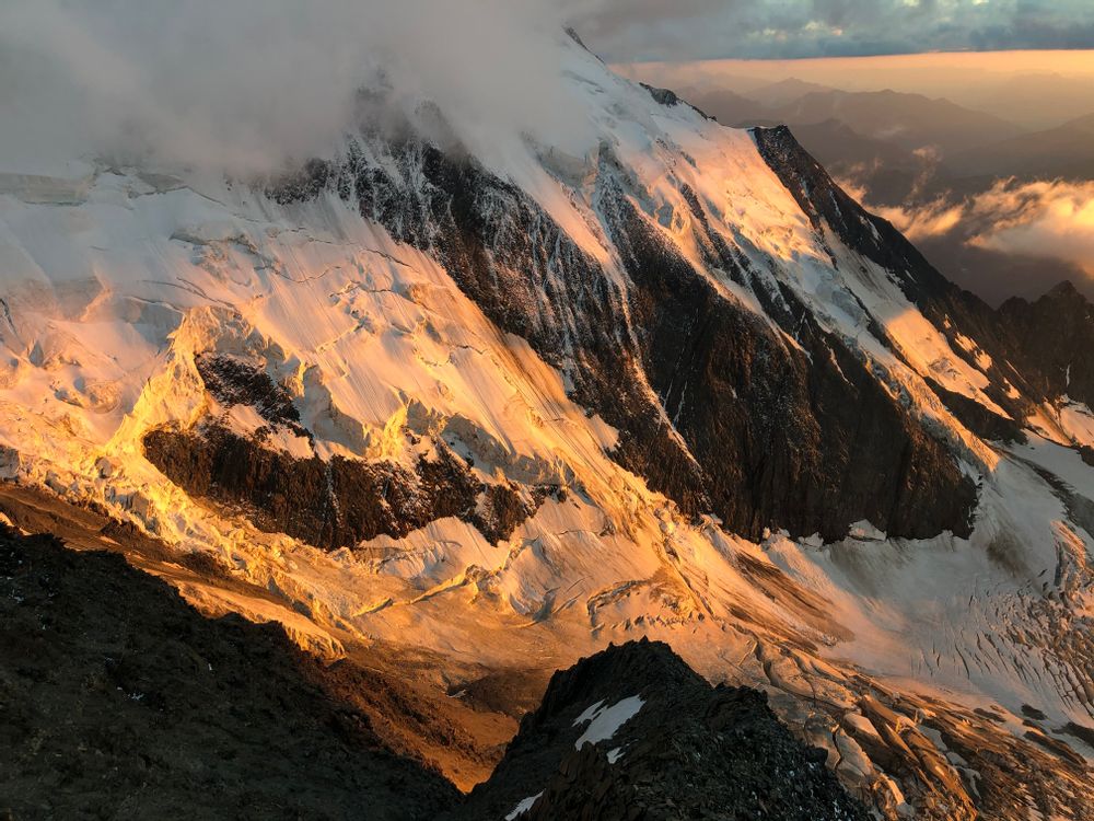 Ascension du Mont Blanc Coucher de soleil depuis le refuge du Gouter