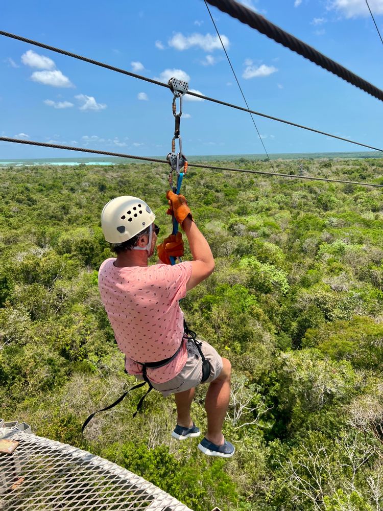 tyrolienne a bacalar au mexique dans le yucatan