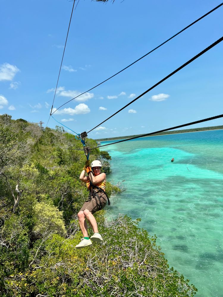 tyrolienne a bacalar au mexique dans le yucatan