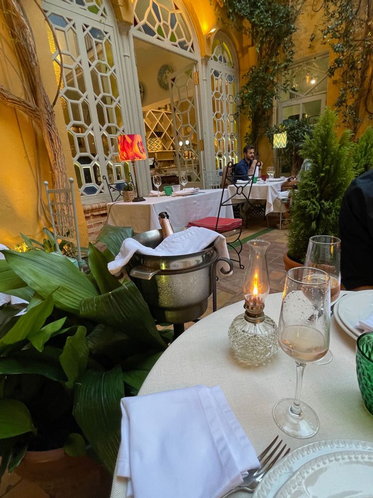 manolo leon restaurant seville bouteille de cava