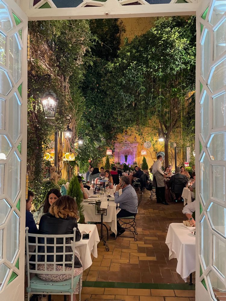 manolo leon meilleur restaurant de Séville patio