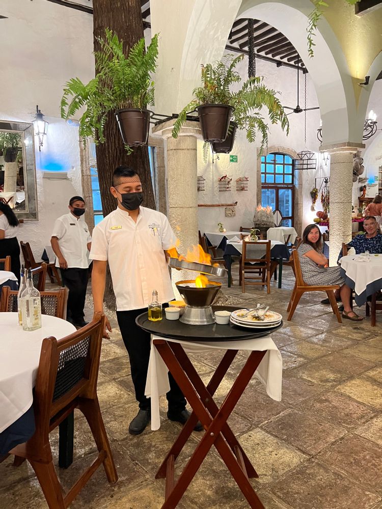 Langouste flambée dans un restaurant Valladolid Yucatan Mexique