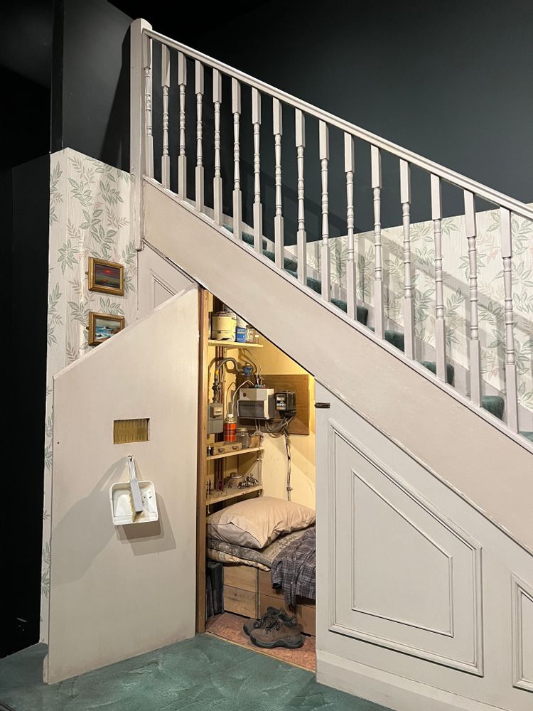 Studios harry potter londres placard sous l'escalier chambre harry