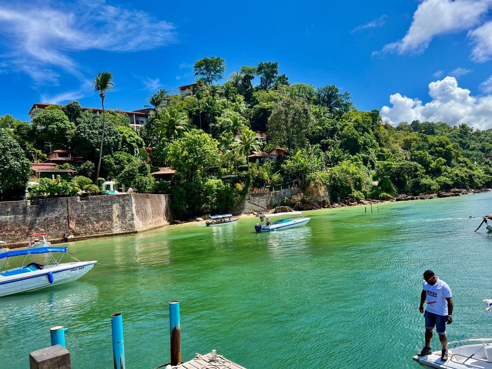 Arrivée depuis le ferry Tinharé Morro de Sao Paulo Brésil