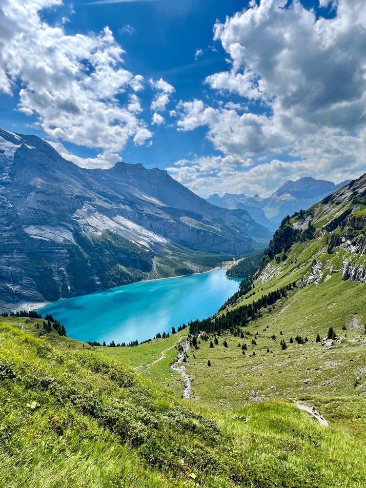 Vue sur le lac Randonnée à Oeschinensee Suisse weekend Kandersteg