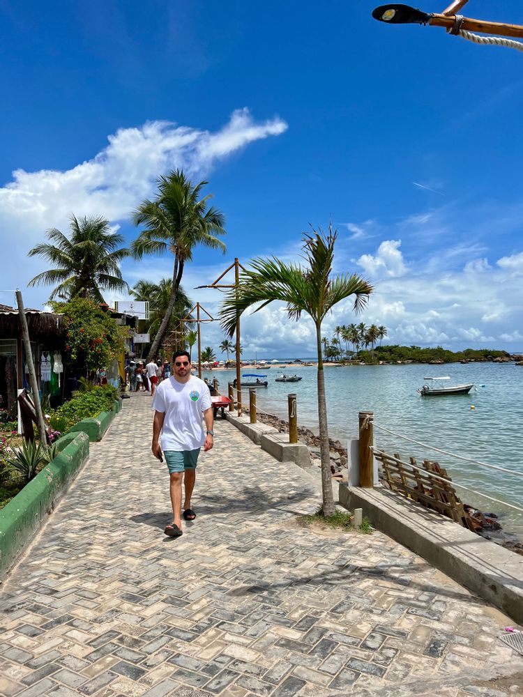 Balade le long de la plage Praia Tinharé Morro de Sao Paulo Brésil