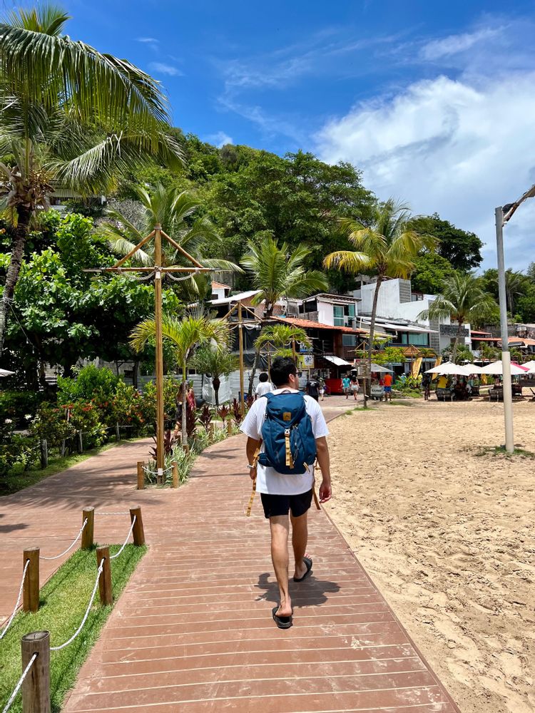 Balade le long de la plage Praia Tinharé Morro de Sao Paulo Brésil