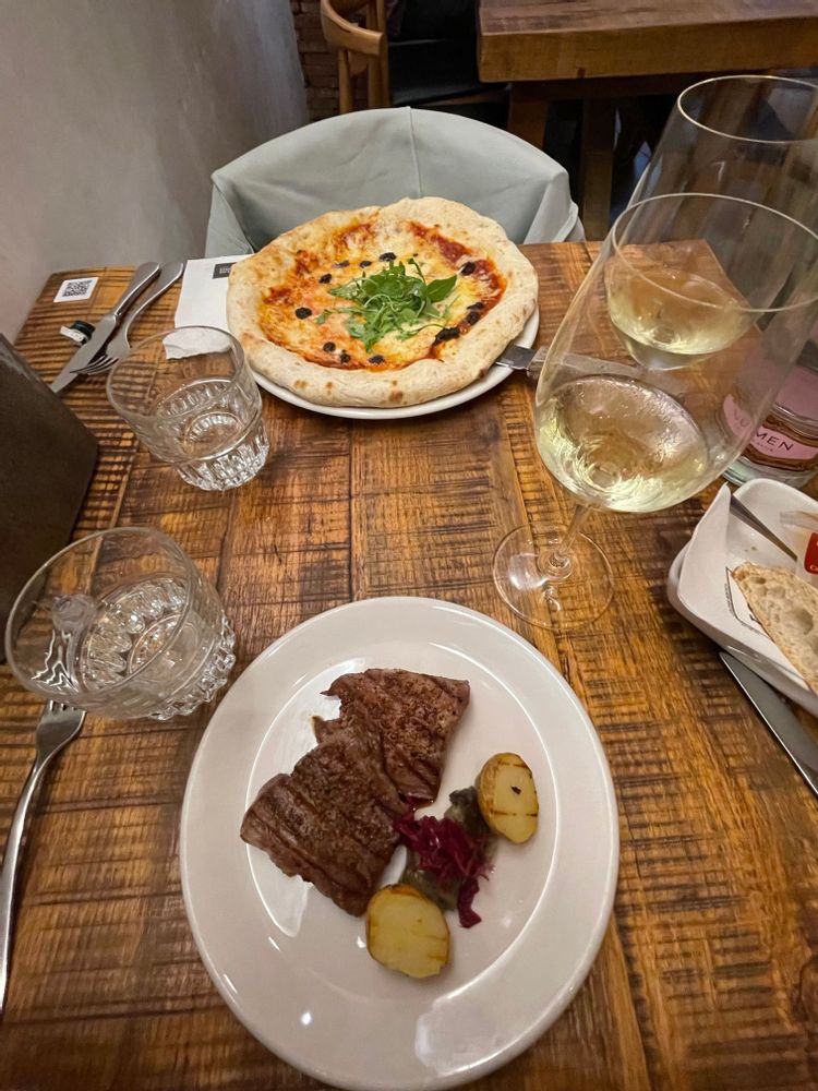 pizza seville pluma de cerdo torres y garcia 