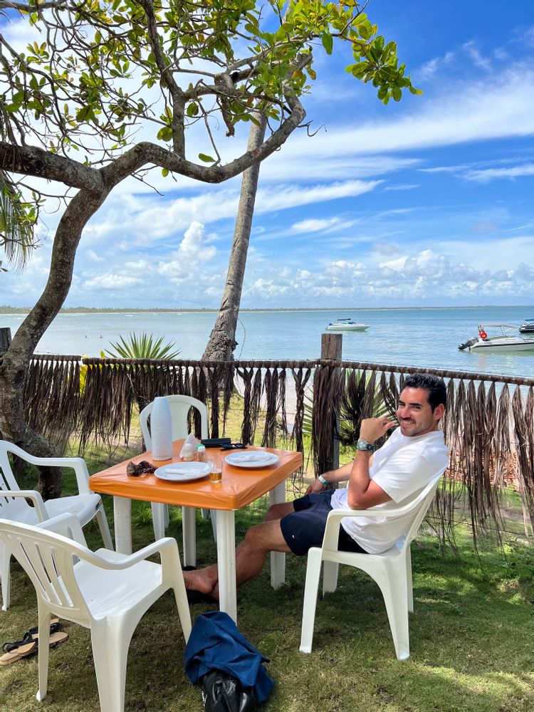 Repas sur la plage Tinharé Morro de Sao Paulo Brésil